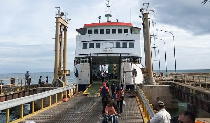 Ketgam: Dermaga penyeberangan Torobulu. Foto: Ist.