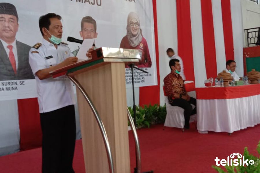 Plt Bupati Muna, Abdul Malik Ditu memimpin deklarasi damai netralitas ASN. Foto: Sunaryo/Telisik