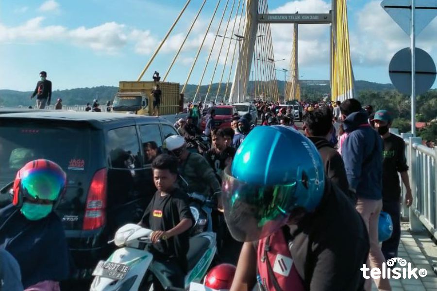 Situasi Jembatan Teluk Kendari Usai Diresmikan. Foto: Megawati/Telisik