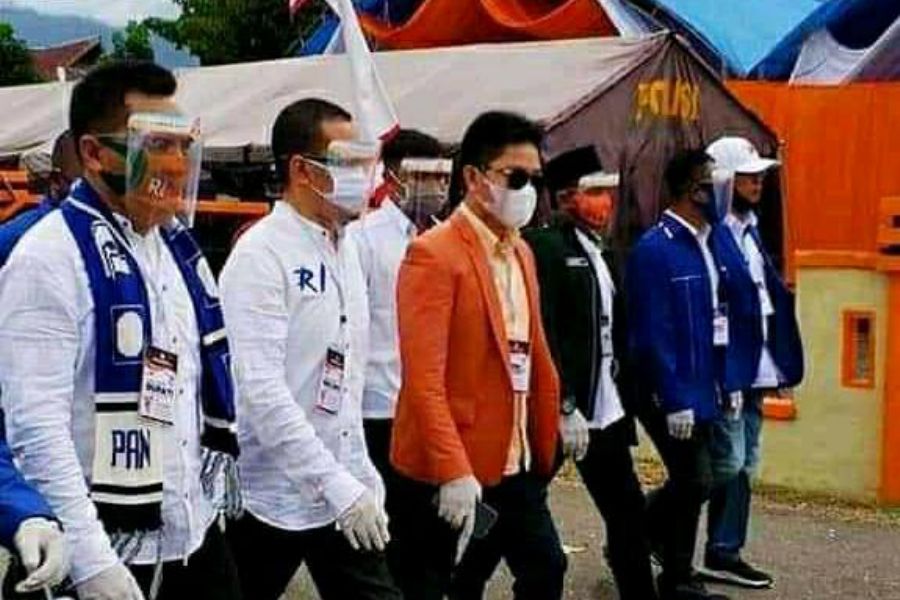 Raup-Iskandar Mekuo (baju putih). Foto: Ist.