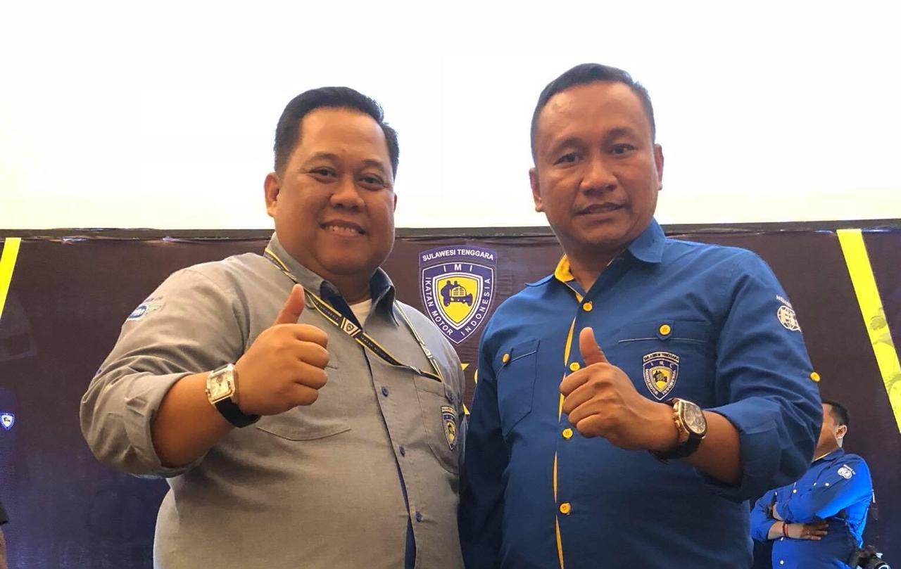 Korwil IMI Kolaka, John Ringa dan Ketua IMI Sultra, Anton Timbang. Foto: Ist.