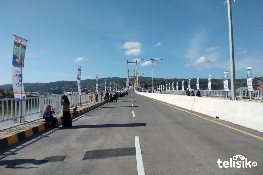 Jembatan Teluk Kendari. Foto: Musdar/Telisik