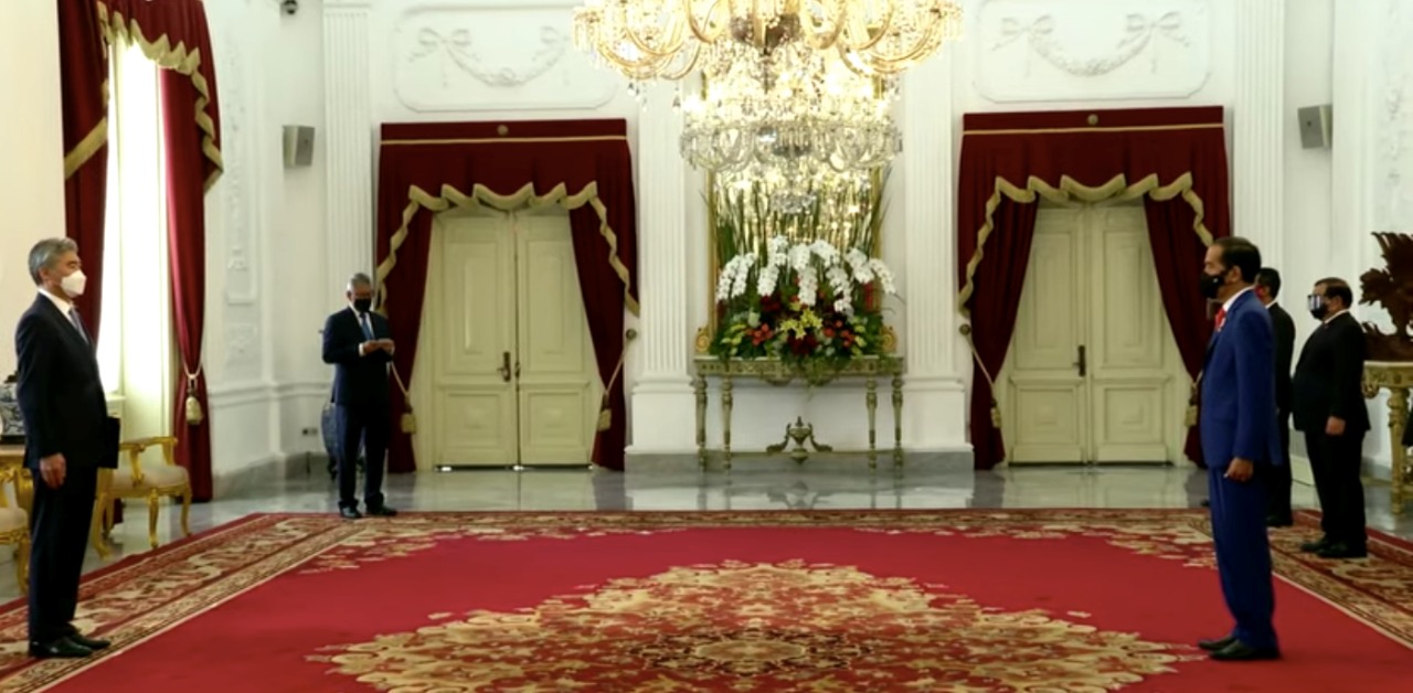 Dubes LBBP Amerika Serikat Sung Yong Kim menyerahkan Surat Kepercayaan kepada Presiden Joko Widodo, Rabu pagi (21/10/2020) di Istana Merdeka, Jakarta. Foto: Ist.