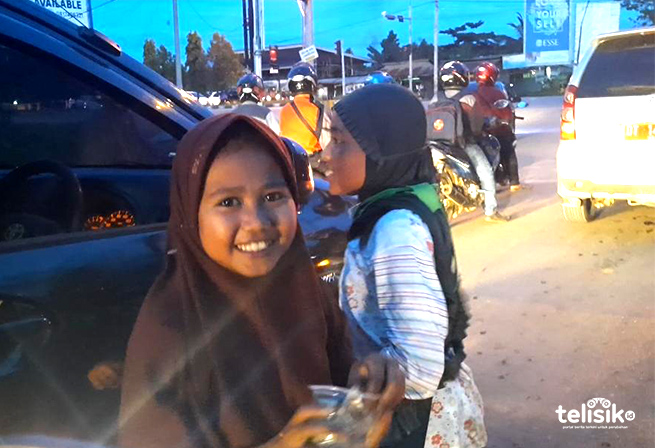 Suci bersama temannya. Foto: Ahmad Sadar/Telisik