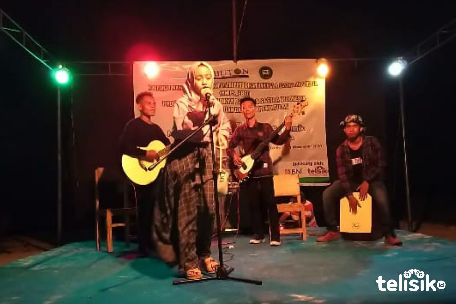 Mahasiswa nyanyikan lagu selamat ulang tahun untuk Telisik.id. Foto: Ridwan Amsyah/Telisik