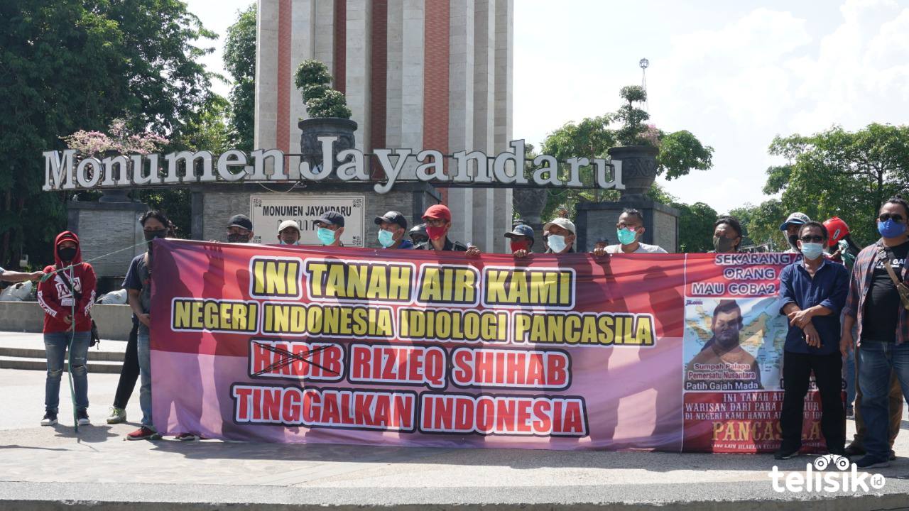 Aksi Aliansi Umat Islam Sidoarjo tolak  kedatangan Habib Rizieq ke Jatim. Foto: Try Wahyudi Ari Setyawan/Telisik