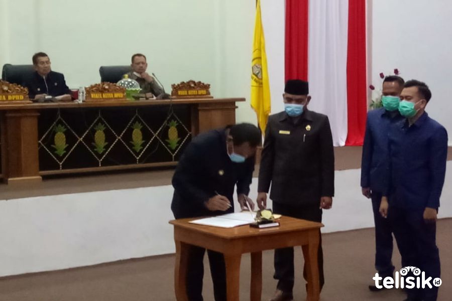 Penandatanganan nota kesepakatan DPRD dan Pemkot Baubau. Foto: Ridwan/Telisik