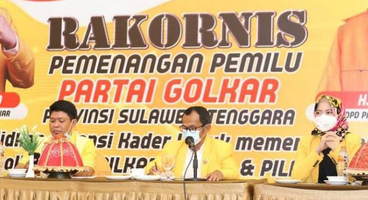 Pengurus DPP Golkar Bidang Pemenangan Pilkada Wilayah Sulawesi, Suciati Suaib Saenong (kanan). Foto: Ist.