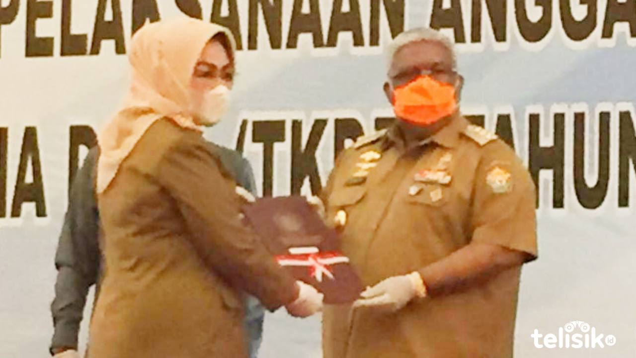 Suasana penyerahan DIPA 2021 dari Gubernur Ali Mazi Ke Sekda Sulawesi Tenggara. Foto: Siswanto Azis/Telisik