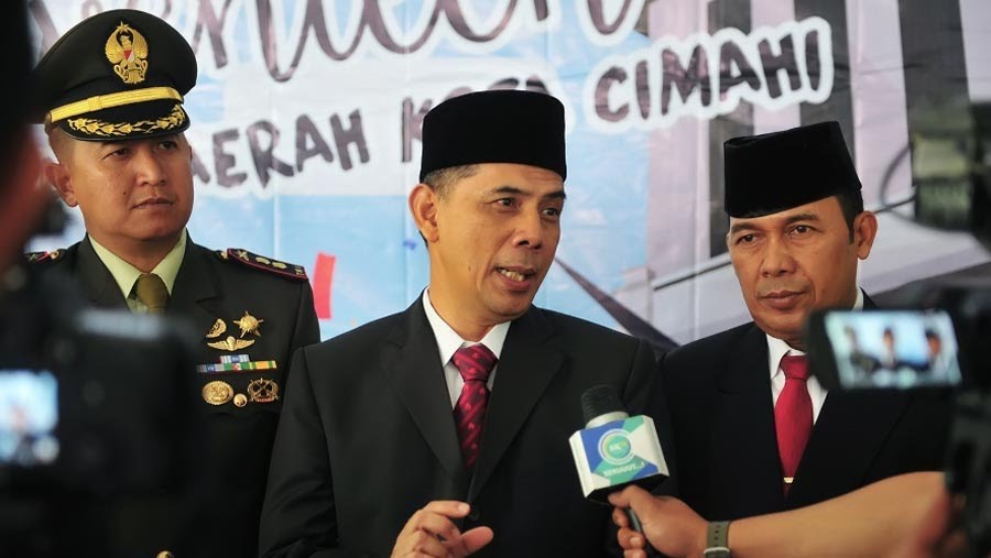 Wali Kota Cimahi, Ajay M Priatna (Tengah). Foto: limawaktu.id