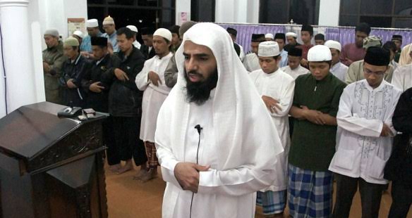 Begitu pentingnya mengetahui hukum mendahului imam ketika salat. Sebab itu adalah syarat sahnya salat. Foto: Repro infoyunik.com