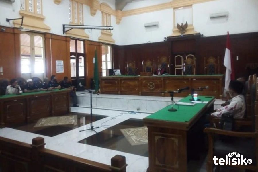 Persidangan Status putusan ketua KAMI Medan. Foto: Ones Lawolo/Telisik