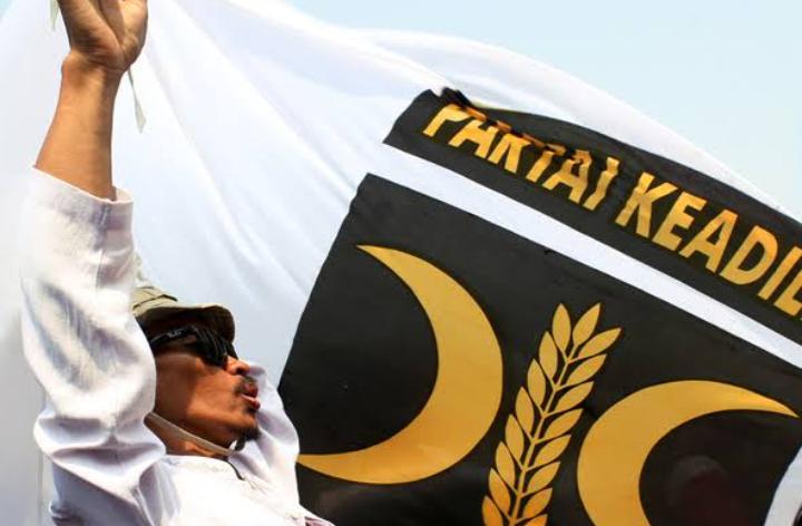 Untuk memuluskan kemenangan di Pilkada, PKS melakukan strategi pertahanan, yaitu mempertahankan basis suara yang sudah ada. Foto: Repro Pinter Politik