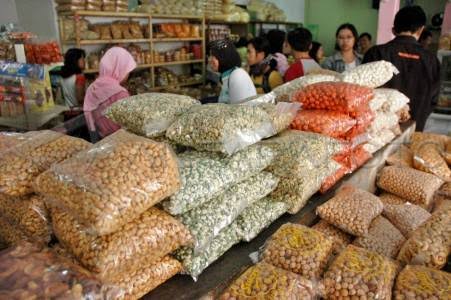 Sejumlah produk jajanan milik pelaku UMKM. Foto: PengusahaSukses.com