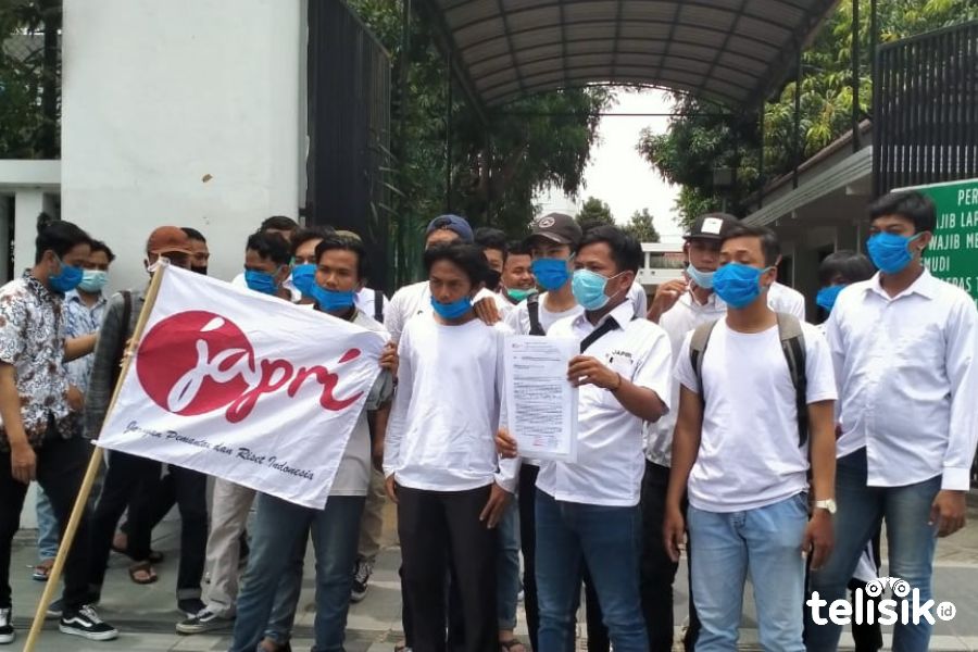 JAPRI saat gelar aksi di Kejati Jatim. Foto: Try Wahyudi/Telisik