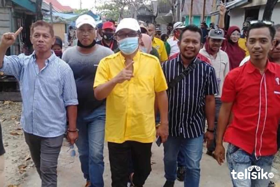 Wakil Ketua Komisi V DPR RI, Ridwan Bae (baju kuning) disela-sela kampanye paslon TERBAIK. Foto: Sunaryo/Telisik