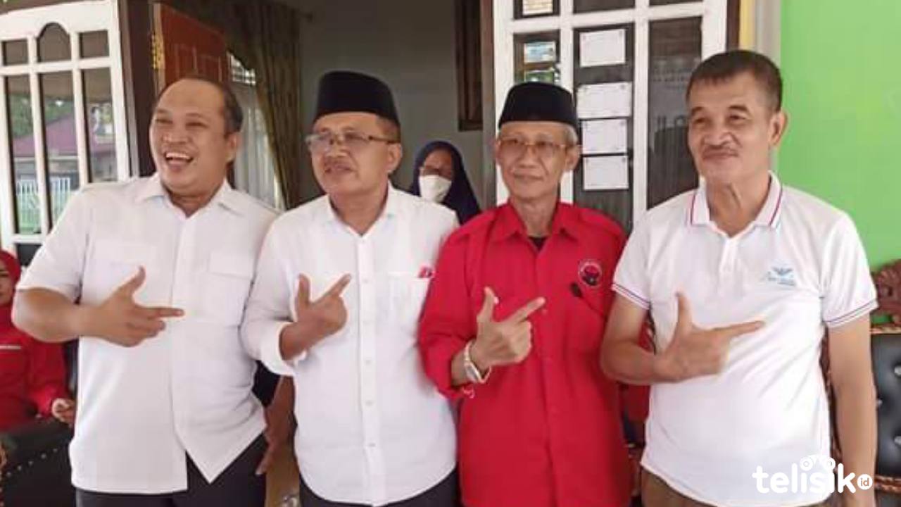 Pasangan Calon Bupati dab Wakil Bupati Konut, Ruksamin (kiri) dan Abu Haera (kanan) bersama Ketua DPD PDIP Sultra, Lukman Abunawas (kemeja merah). Foto: Siswanto Azis/Telisik