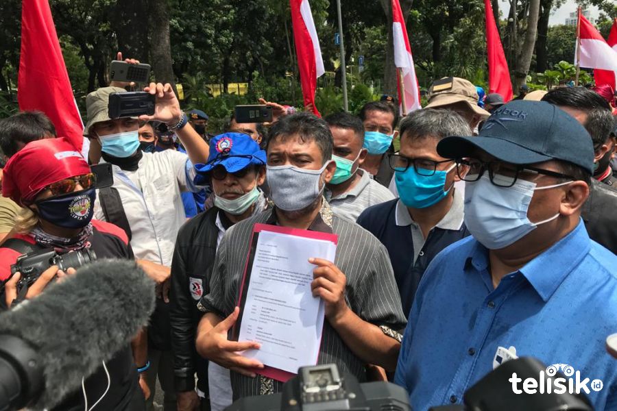 Dua Presiden KSPSI, Andi Gani Nena Wea dan Said Iqbal saat ke Mahkamah Konstitusi. Foto: Rahmat/Telisik