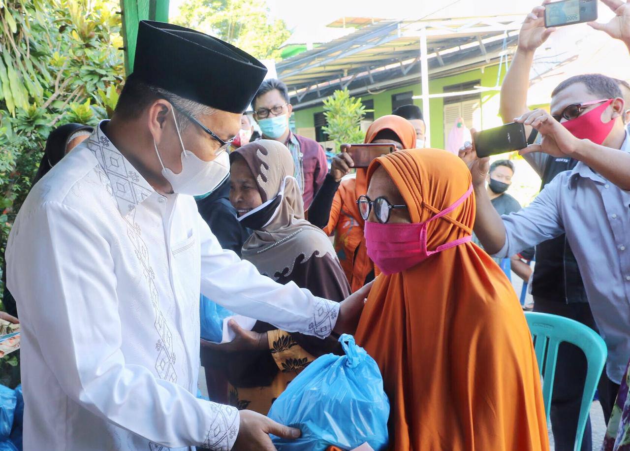 Wali Kota Kendari, Sulkarnain Kadir (kiri). Foto: Ist.