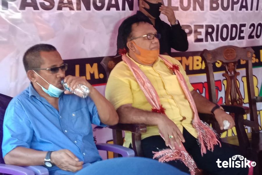 Wakil Ketua DPRD Mubar, Uking Djassa (baju kuning) di sela-sela kampanye Paslon TERBAIK. Foto: Sunaryo/Telisik