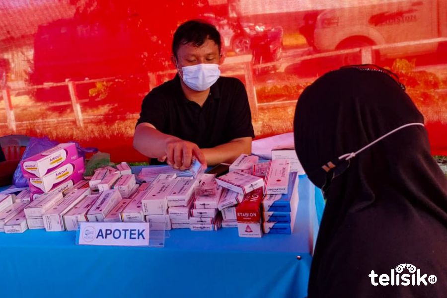 Suasana pemeriksaan kesehatan dan sunatan massal di Pasar Andoolo Utama. Foto: Hamka/Telisik