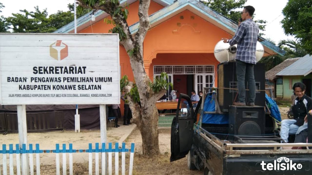 Suasana demonstrasi JP3 Sultra di Bawaslu Konsel. Foto : Hamka Dwi Sultra/Telisik
