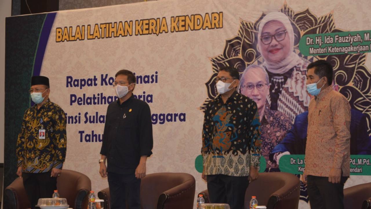 Pembukaan rakor BLK Kendari bersama Kadisnakertrans. Foto: Ist.