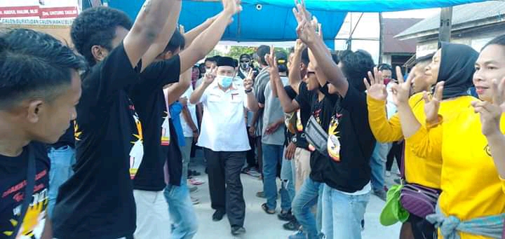 Palson Halim-Untung disambut pendukungnya. Foto: Ist.
