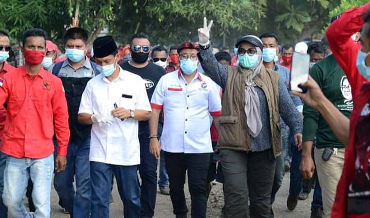 Paslon HATI dan simpatisannya. Foto: Ist.