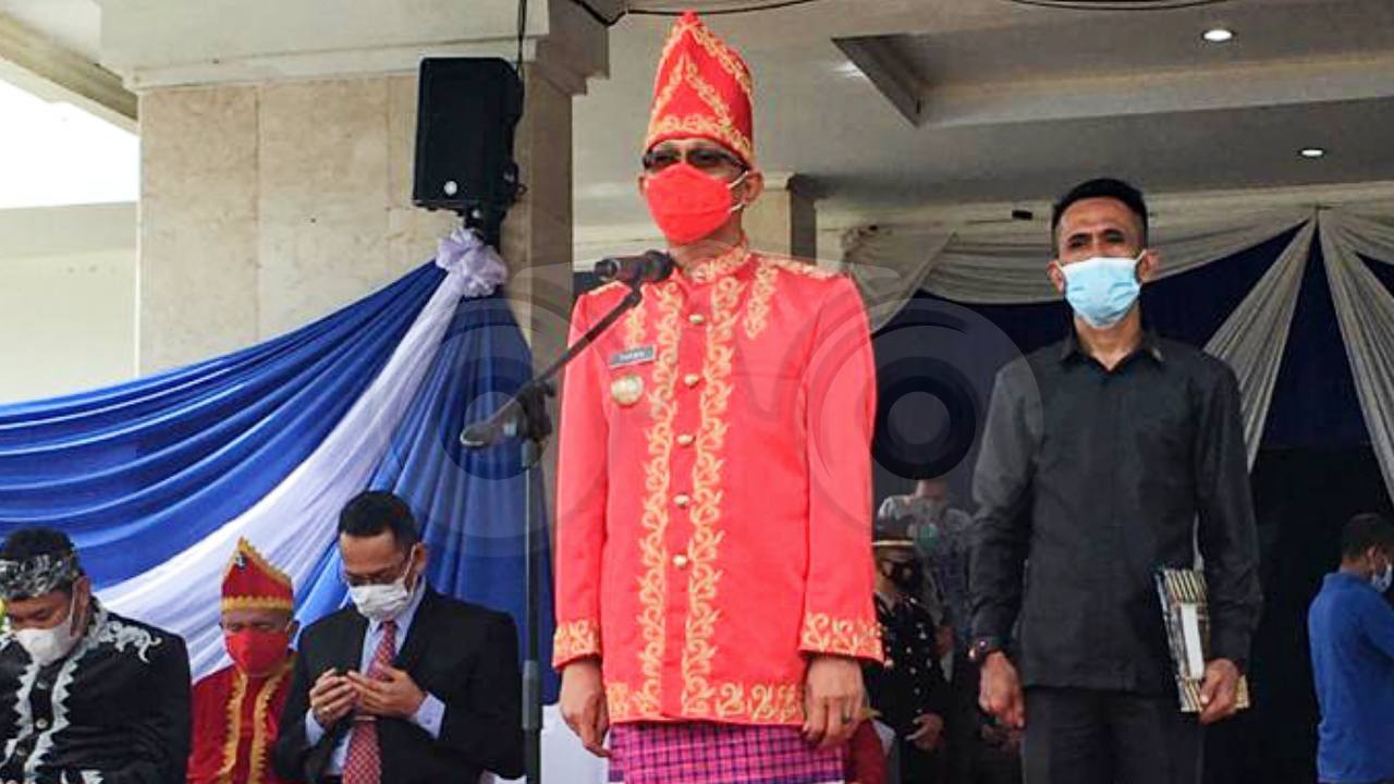 Bupati Bombana, Tafdil saat jadi pembina upacara HUT Kabupaten Bombana. Foto: Hir/Telisik