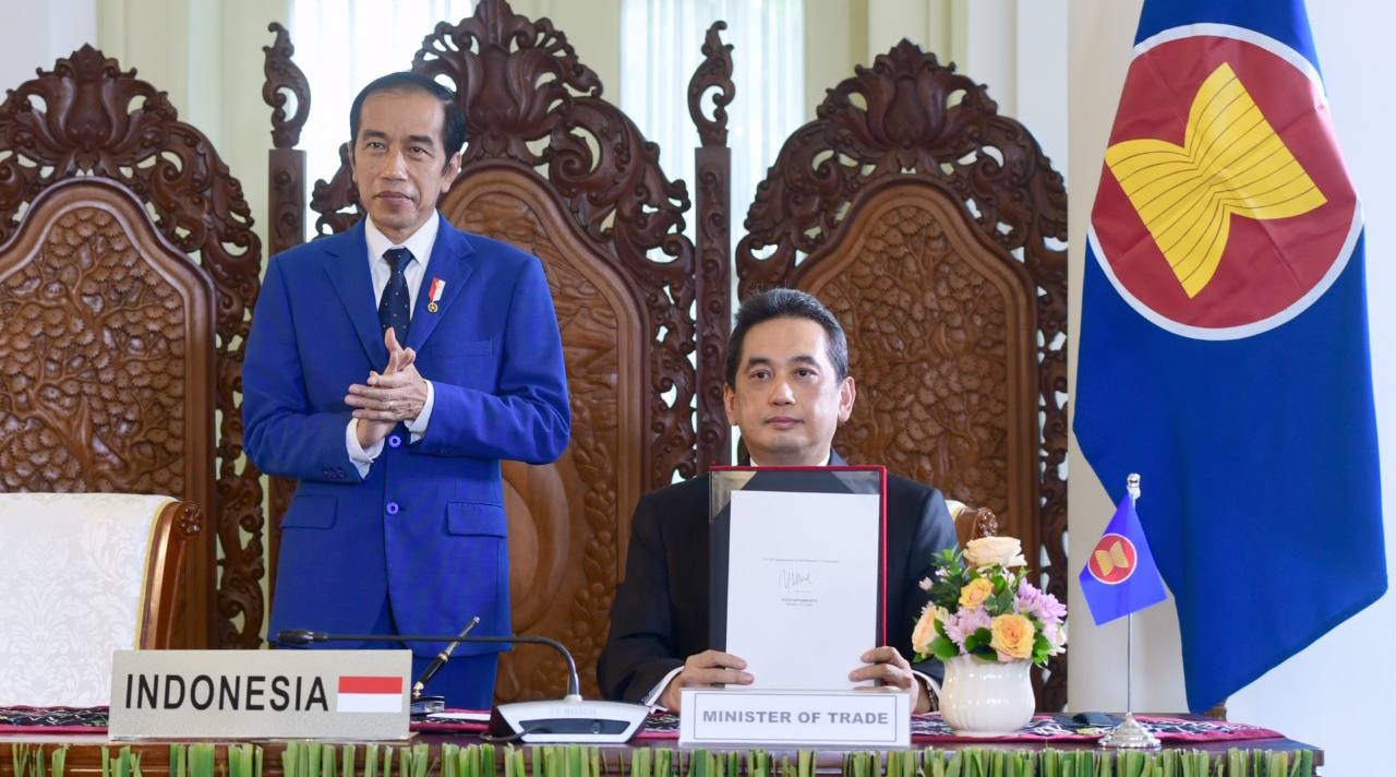 Presiden Jokowi bersama Menteri Perdagangan, Agus Suparnanto. Foto: Ist.