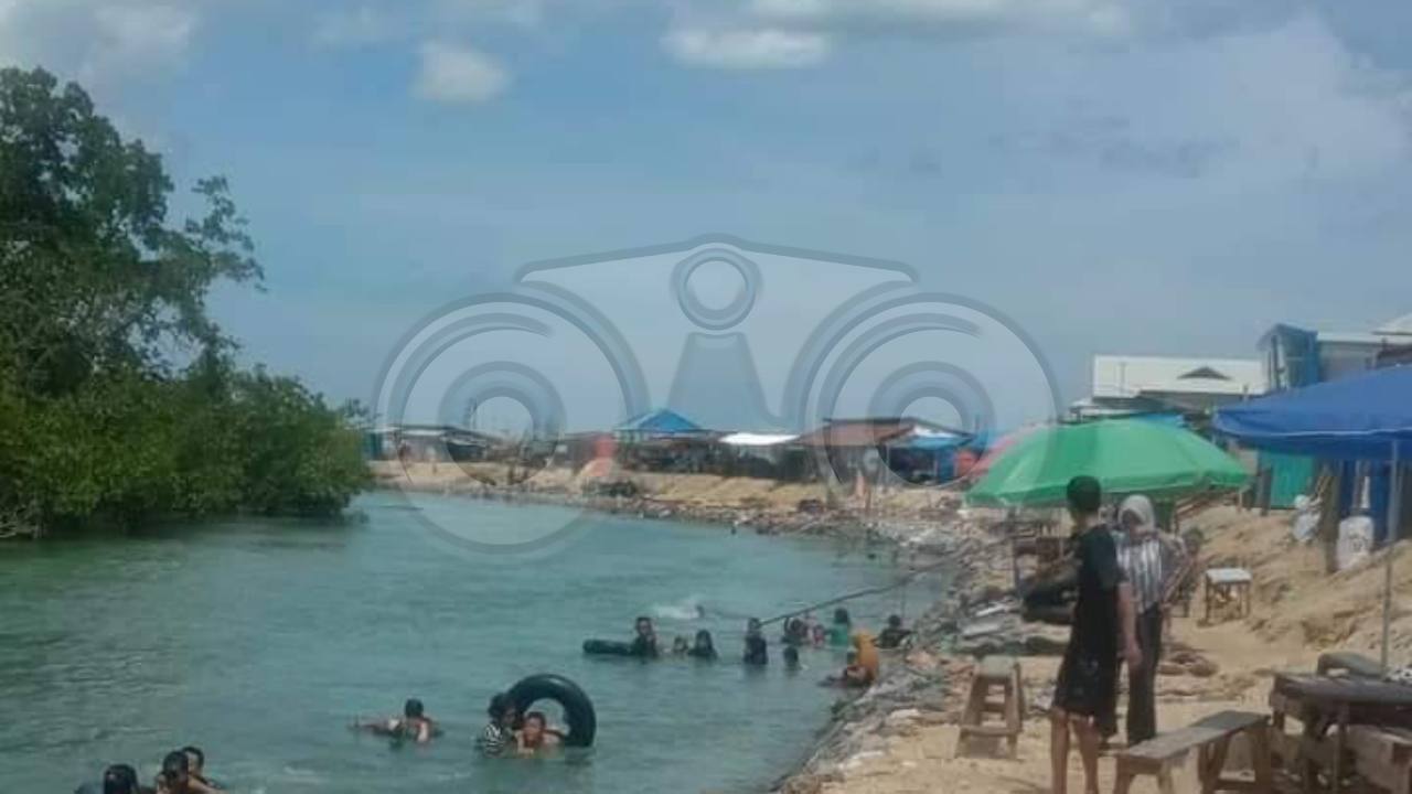 Kali Biru Bungkutoko yang menjadi spot favorit bagi warga Kota Kendari untuk berenang dan berakhir pekan. Foto: Muhammad Israjab/Telisik