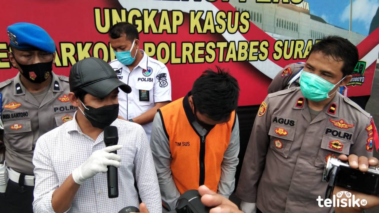 Tersangka oknum Jasa marga di Mapolrestabes Surabaya. Foto: Try Wahyudi/Telisik