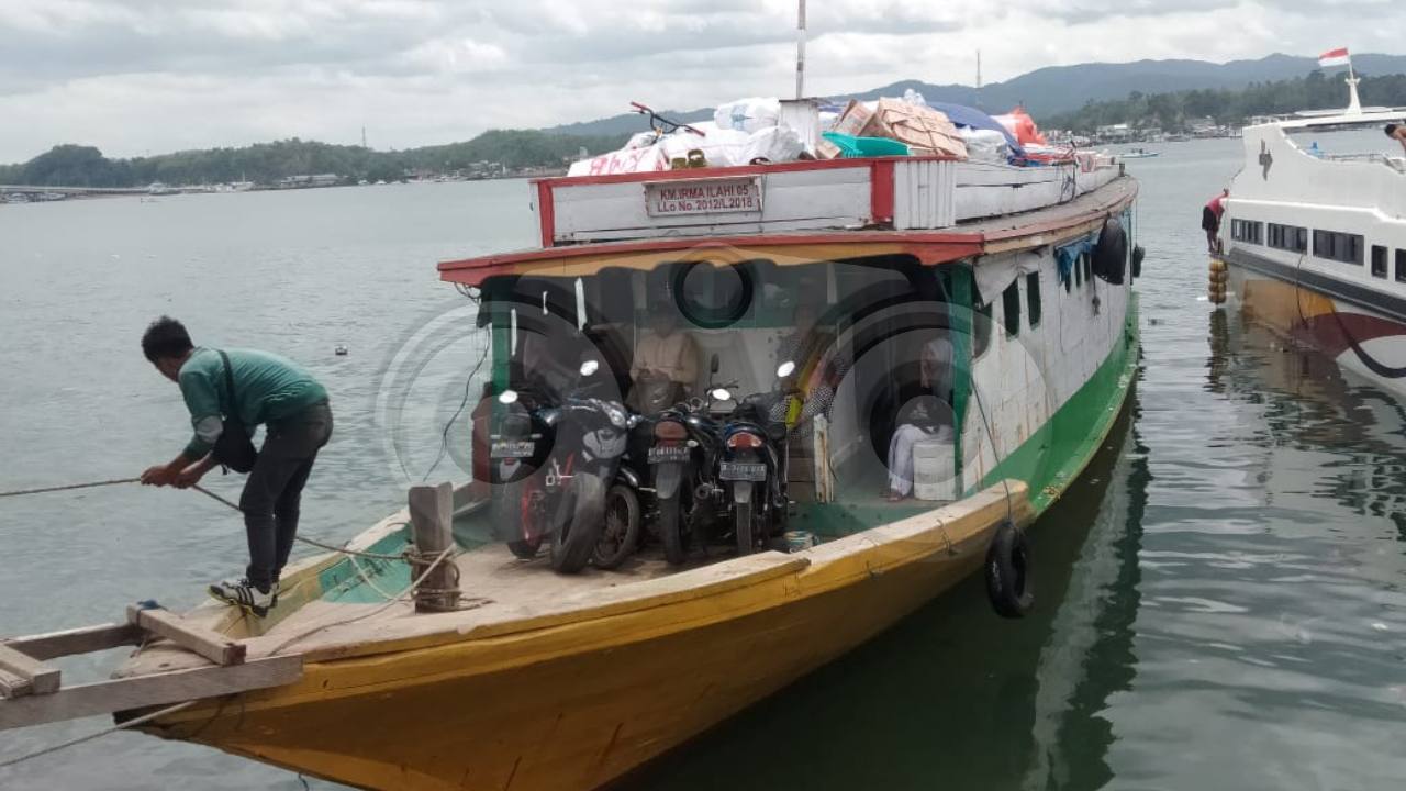 KM Irma Ilahi 05. Sudah empat hari belum diberangkatkan. Foto: Musdar/Telisik