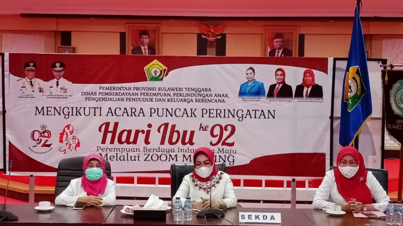 Kepala Dinas Pemeberdayaan Perempuan, Perlindungan Anak, Pengendalian Penduduk dan Keluarga Berencana, Sultra, Andi Tenri Rawe Silondae, (kanan). Foto: Ist.