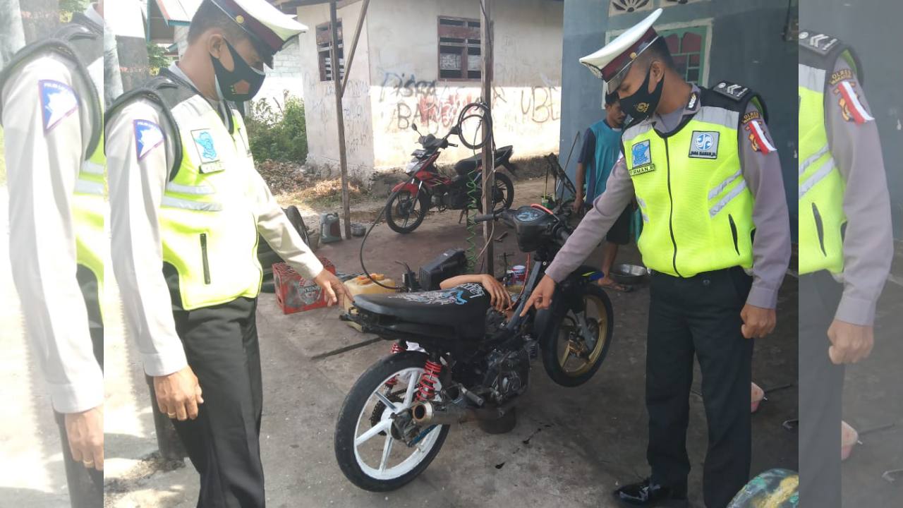 Motor yang gunakan knalpot racing hasil sitaan Kasat Lantas Polres Wakatobi. Foto: Ist.