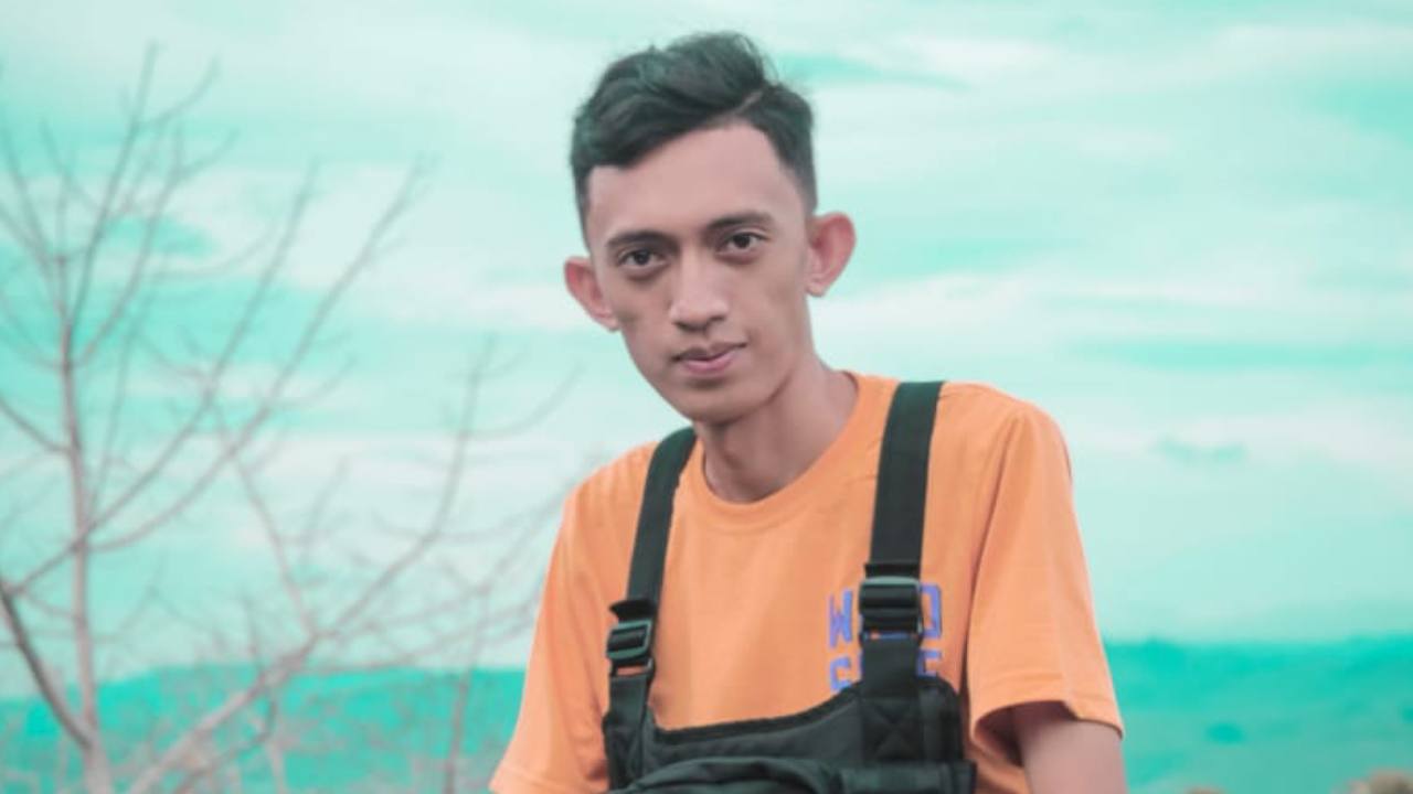 Farel Alfara, pemuda Baubau pencipta lagu 'Semua Berlalu' yang kini viral di Tiktok. Foto: Ist.
