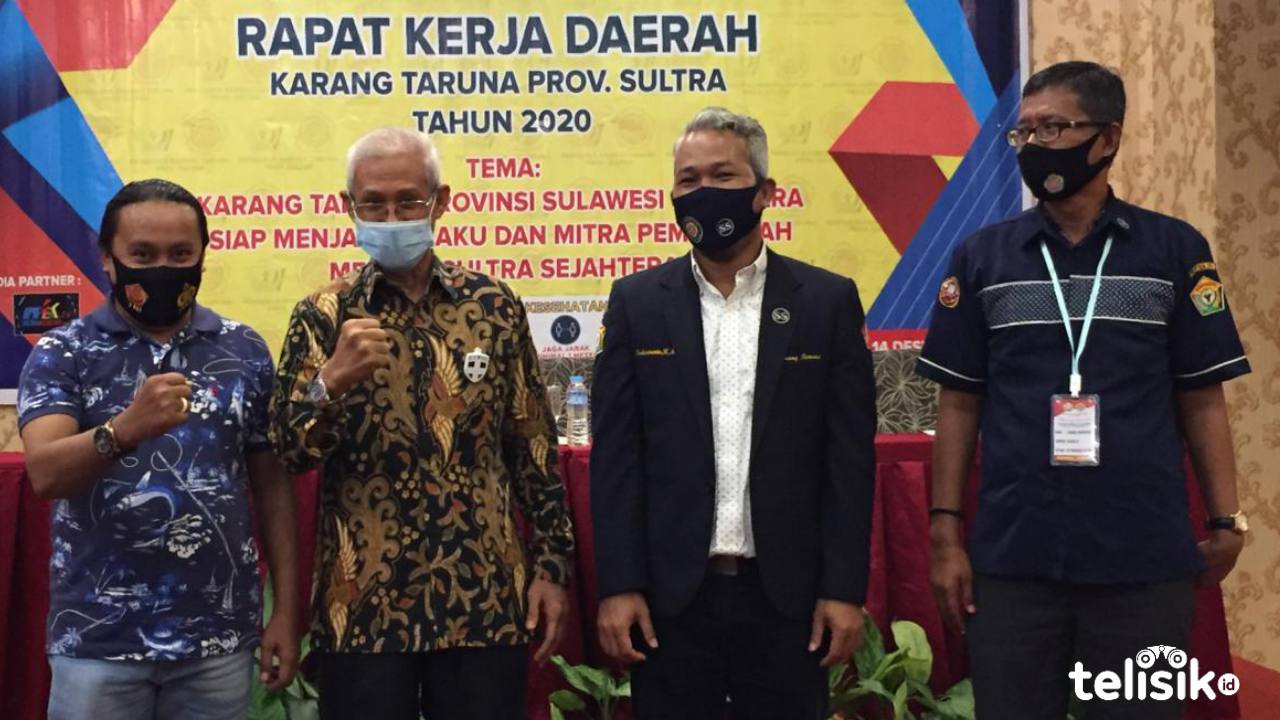 Wagub Sultra, Lukman Abunawas (kedua dari kiri) bersama pengurus Karang Taruna Sultra. Foto: Siswanto Azis/Telisik