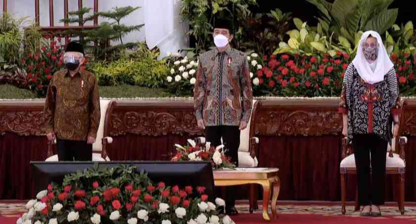 Presiden Jokowi (tengah) ketika meresmikan peluncuran Gerakan Nasional Wakaf Uang. Foto: Ist.