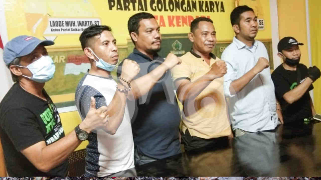 Para pengurus pimpinan kecamatan DPD II Partai Golkar Kendari. Foto: Kardin/Telisik