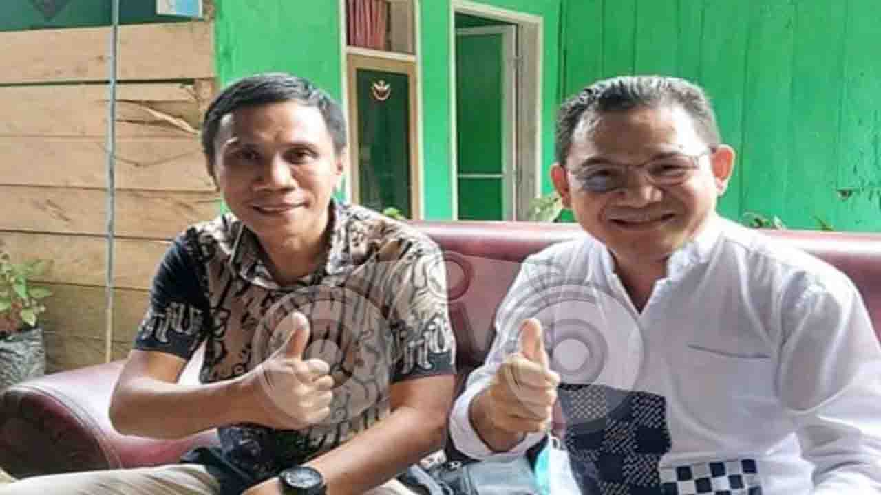 Iskandar (kiri), Ketua DPC PKB Kabupaten Bombana. Foto: Hir/Telisik