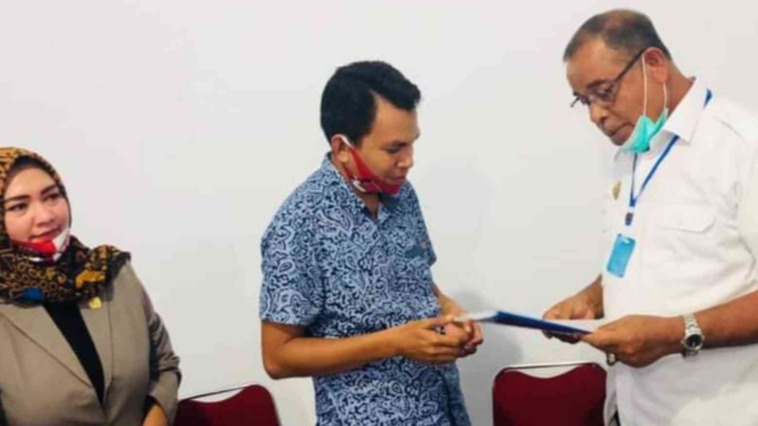 Ketua KPU Mubar, Awaluddin Usa bersama Wabup Mubar, Achmad Lamani. Foto: Ist.