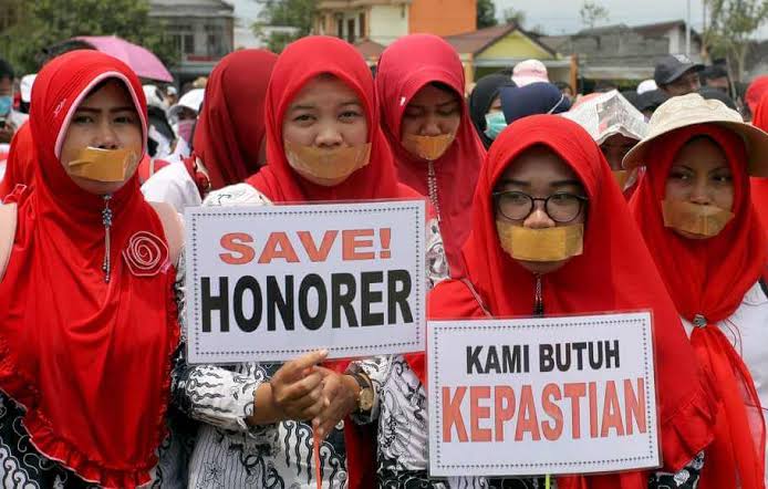 Sejumlah honorer berharap diangkat jadi PNS. Foto: Repro siedoo.com