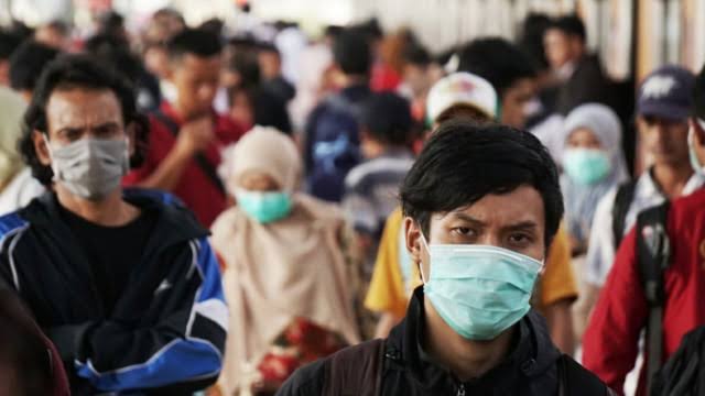 Masyarakat taat memakai masker. Foto: Repro kumparan.com
