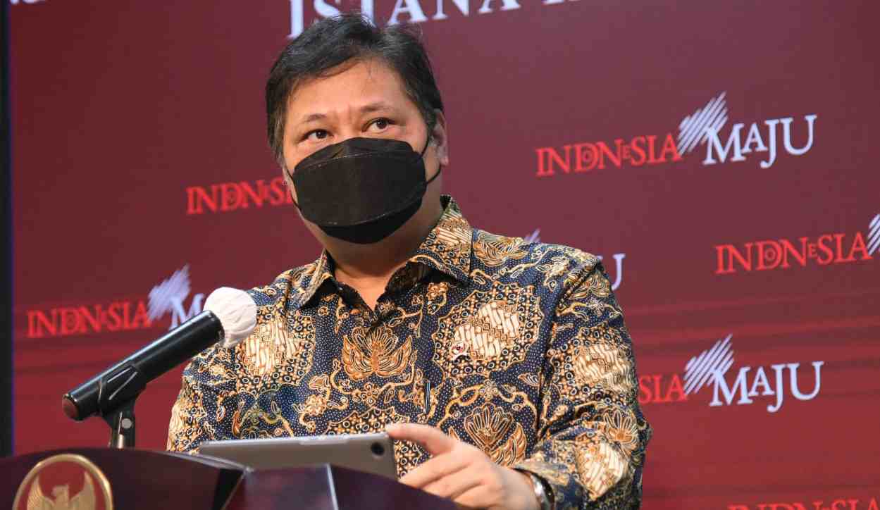 Menko Perekonomian, Airlangga Hartarto memberikan keterangan pers usai Rapat Terbatas yang dipimpin oleh Presiden Joko Widodo, di Jakarta, Kamis (21/1/2021). Foto: Ist.