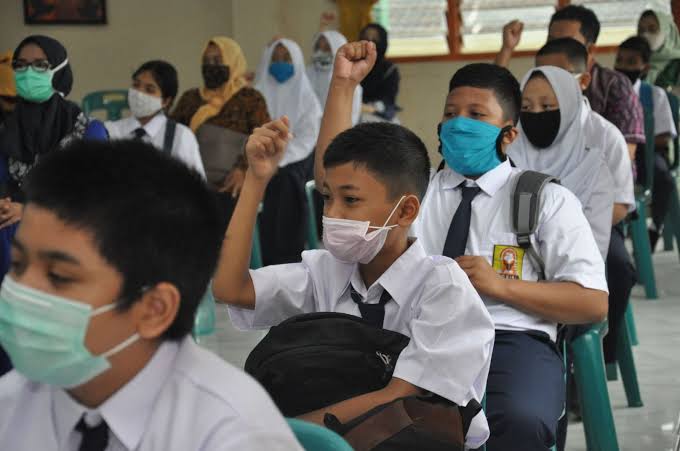 Sejumlah siswa ikuti belajar tata muka. Foto: Repro mediaindonesia.com