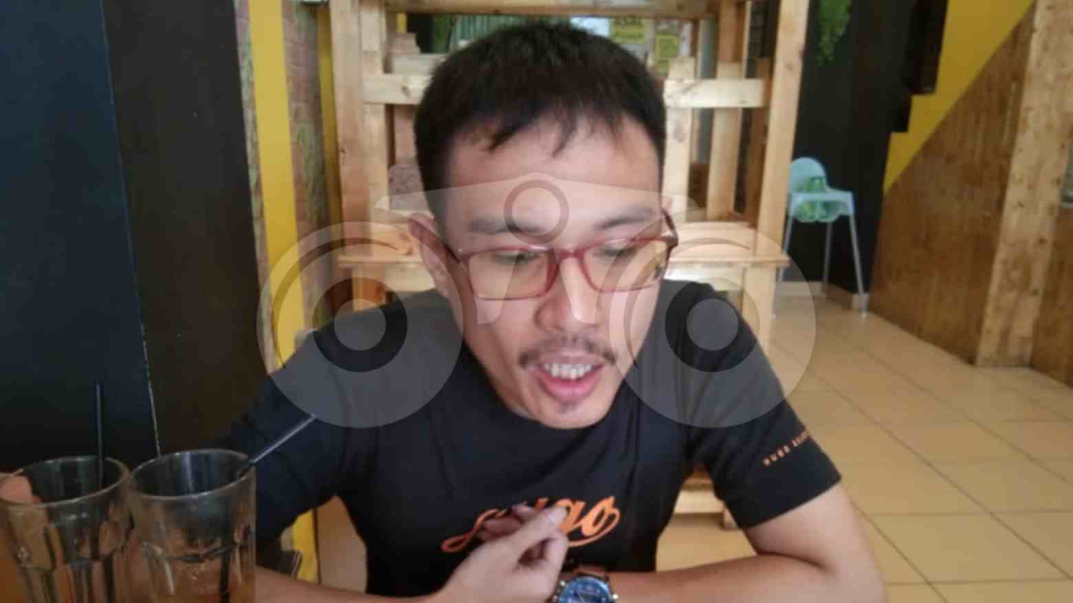 Seorang Seikong, Criez Lim saat diwawancarai di Medan. Foto: Ones Lawolo/Telisik