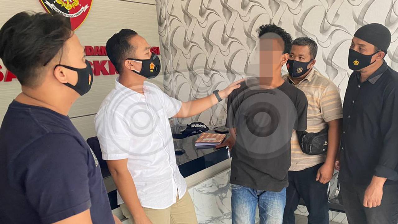 Pelaku bernisial IS yang diamankan petugas Polres Pelabuhan Belawan. Foto: Ones Lawolo/Telisik