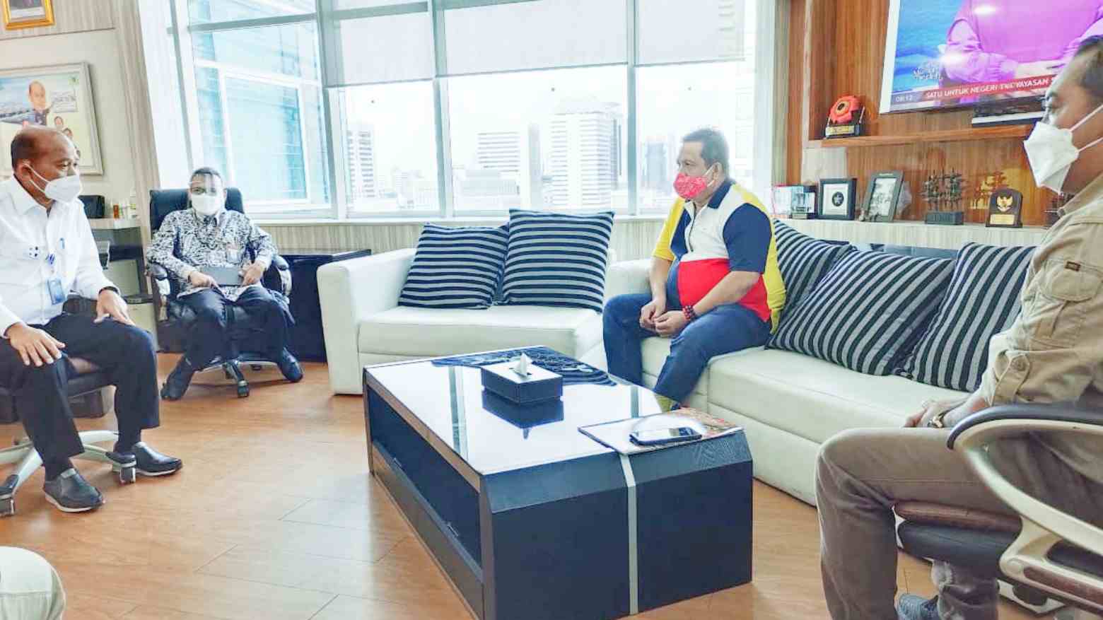 Bupati Muna, LM Rusman Emba berkonsultasi di KKP. Foto: Ist.