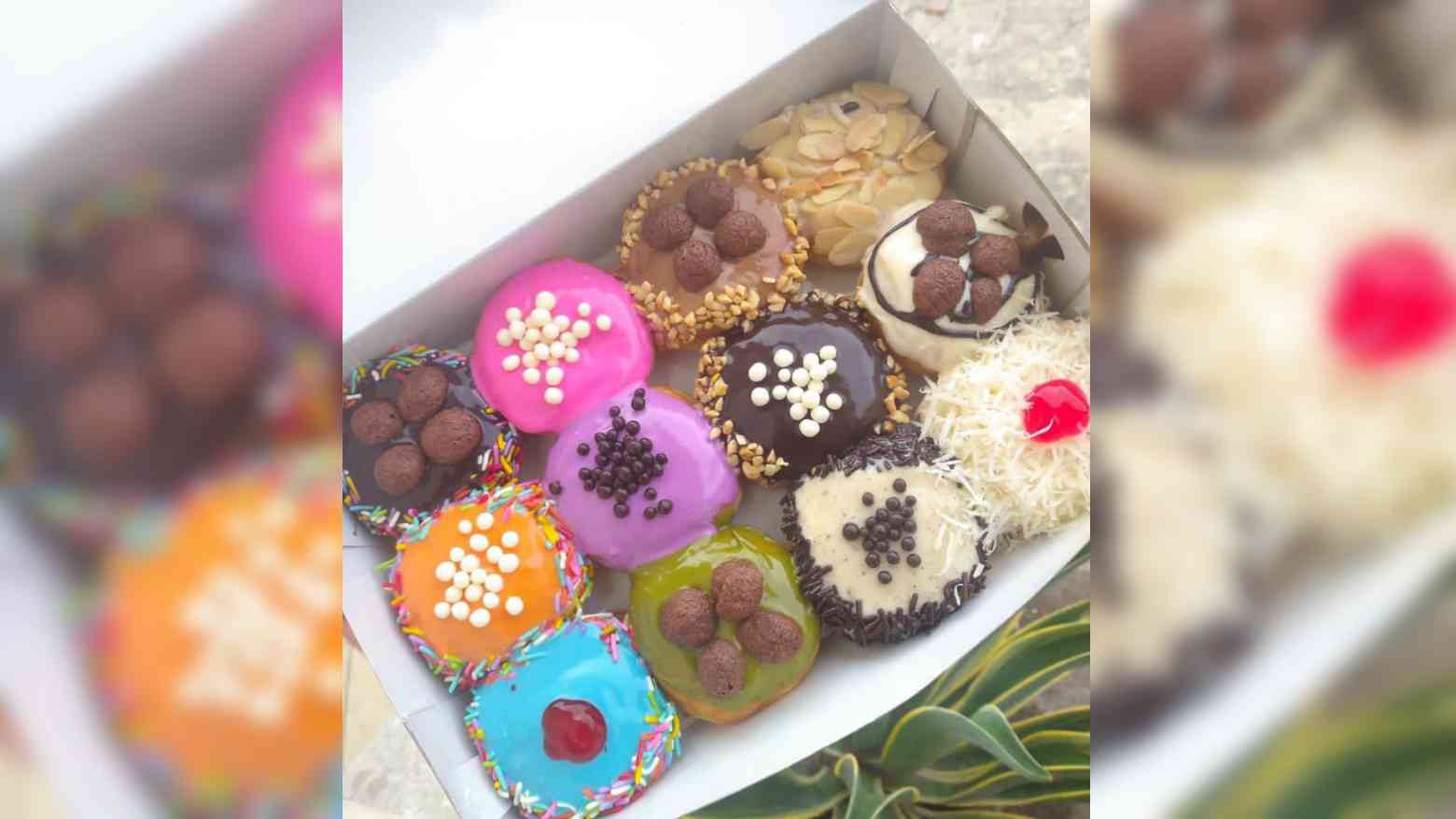 Aneka tolong donat di Kedai Hikmah 3 Kendari. Foto: Aisyah/Telisik
